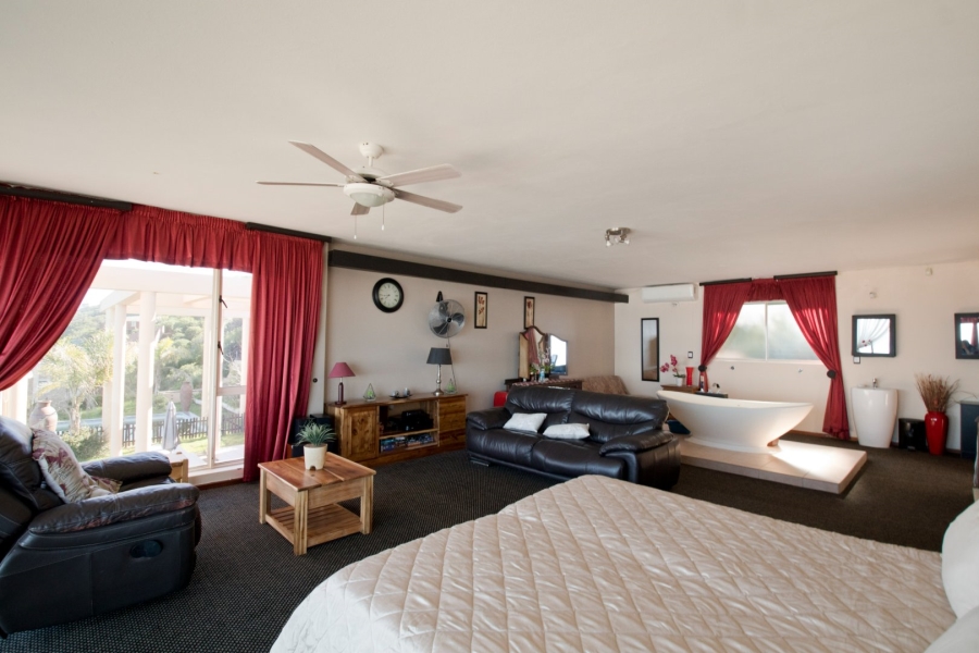 7 Bedroom Property for Sale in Outeniqua Strand Western Cape